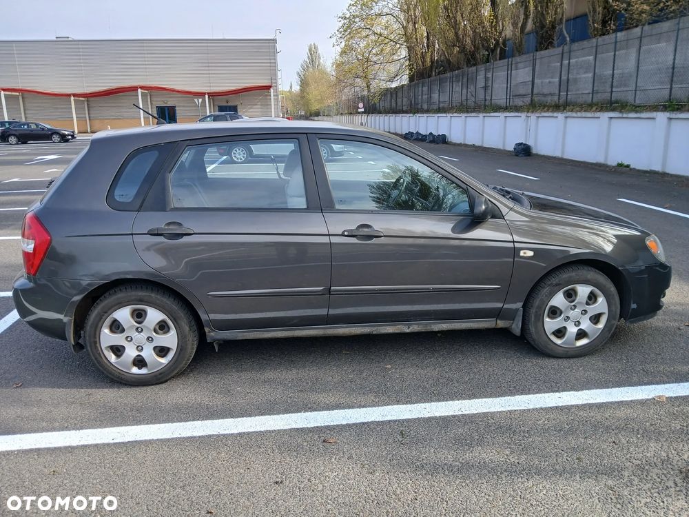 Kia Cerato 1.6 LX - 6
