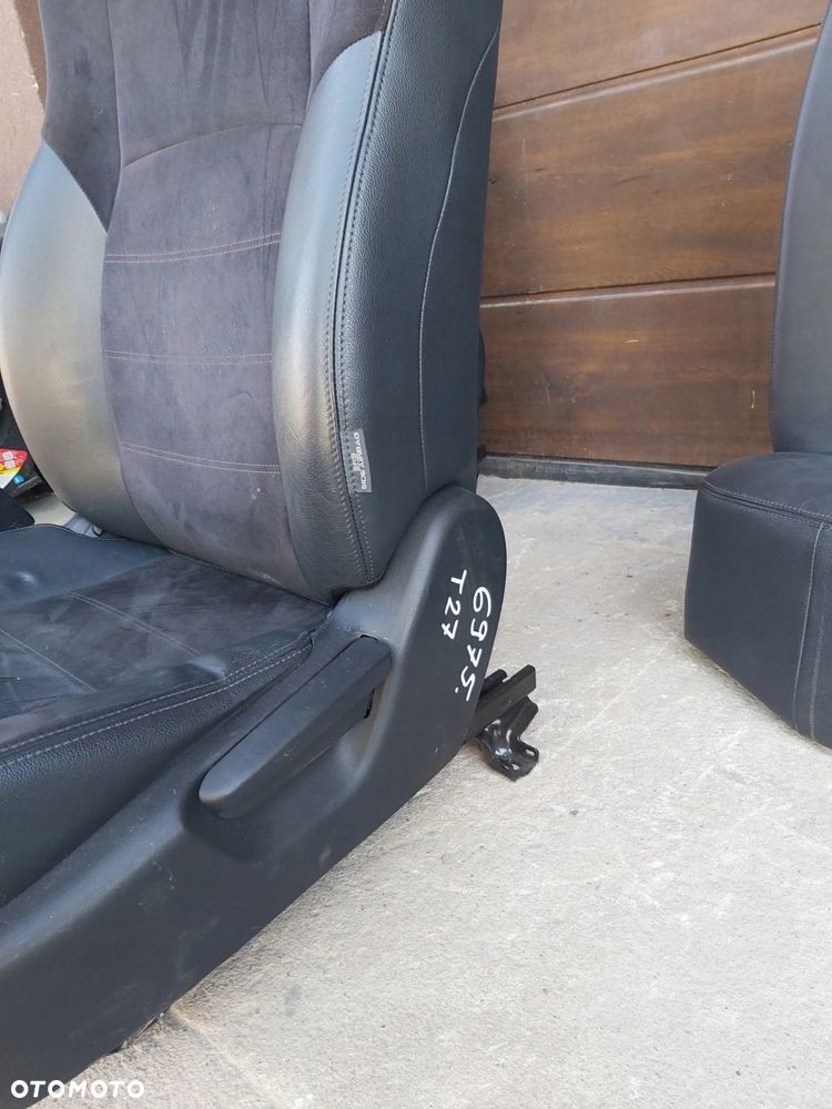 Toyota Avensis T27 fotele skóra alcantara - 6