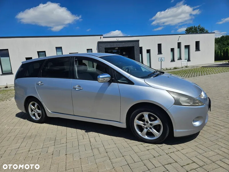 Mitsubishi Grandis - 2