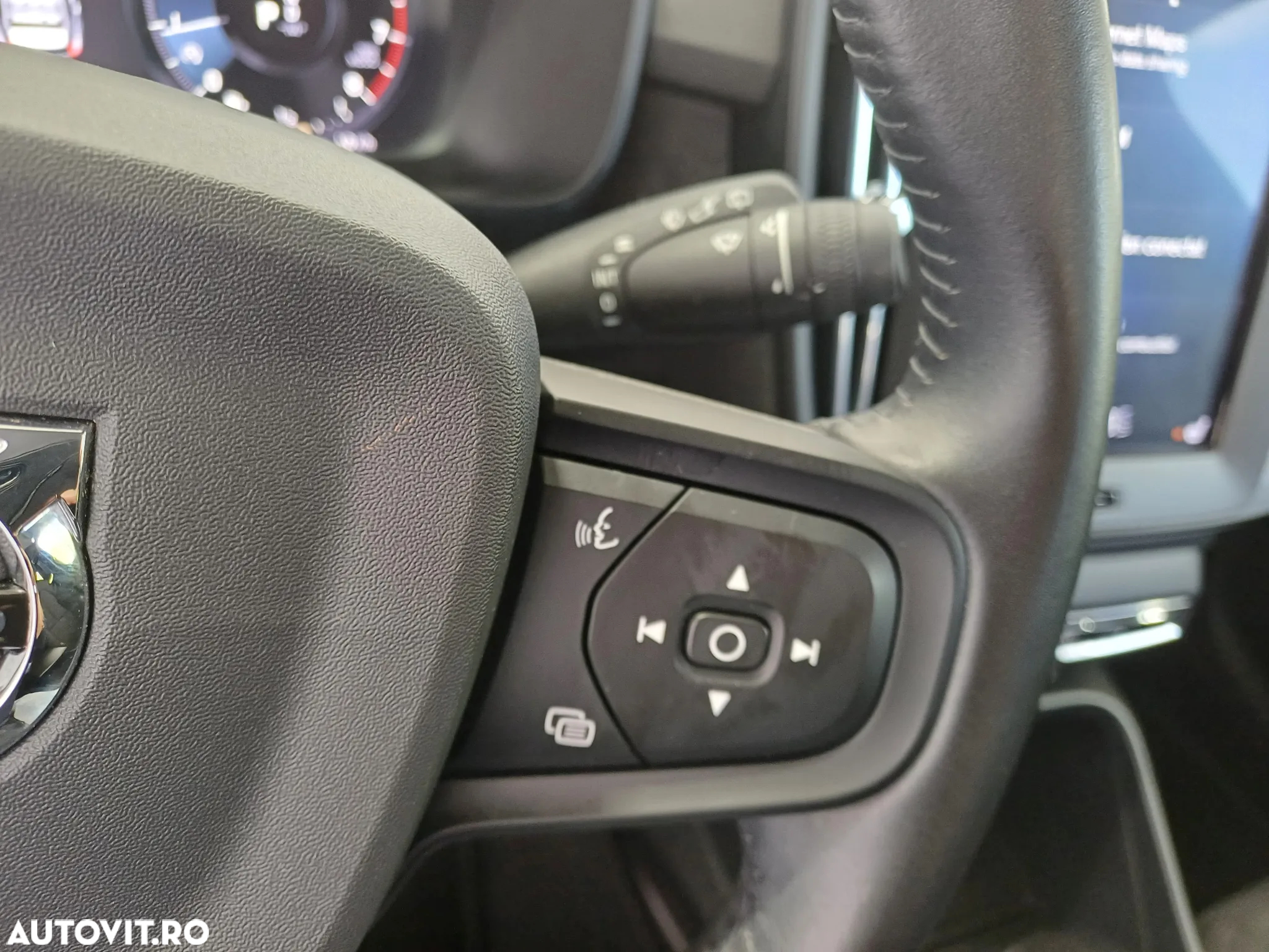 Volvo XC 40 T3 AT8 Momentum Pro - 11