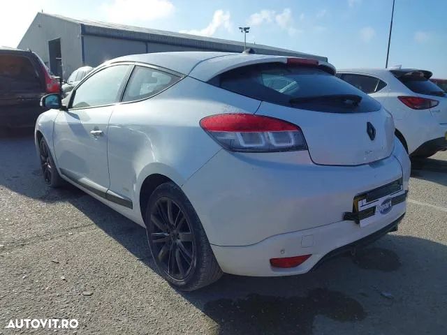 Piese de Renault Megane 3 2011 in 2 usi - 4