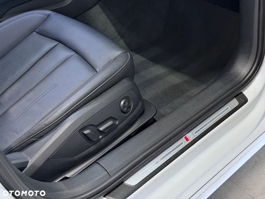 Audi A4 Avant 40 TDI quattro S tronic S line - 24