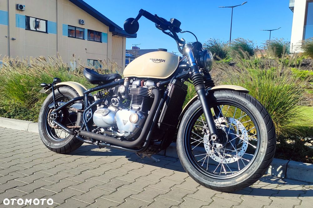 Triumph Bonneville Bobber - 3