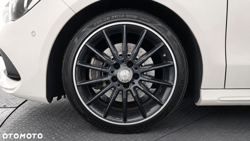 Mercedes-Benz CLA 250 4Matic 7G-DCT AMG Line - 9