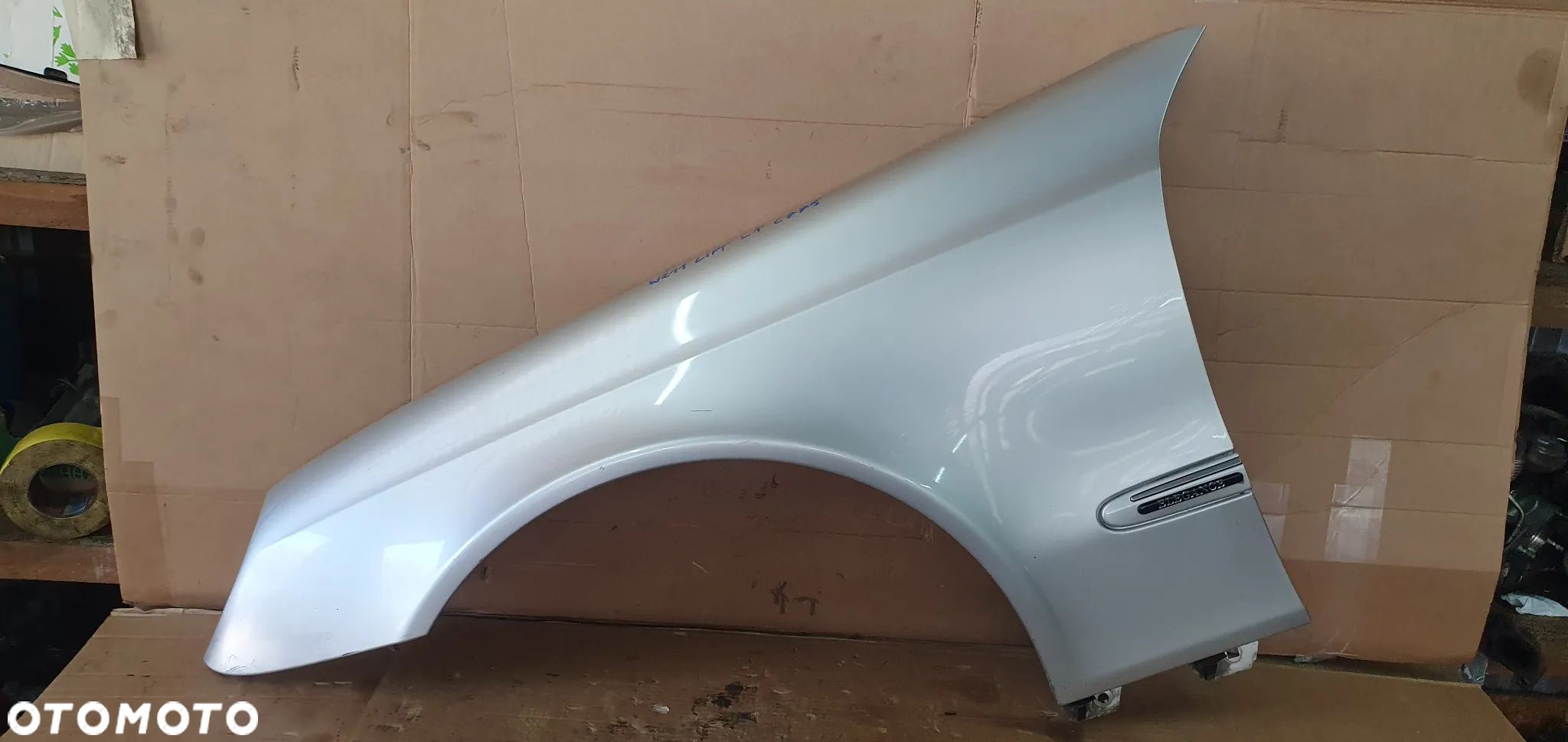 Błotnik lewy przód przedni lewy Mercedes E-Klasa W211 Lift C775 - 1