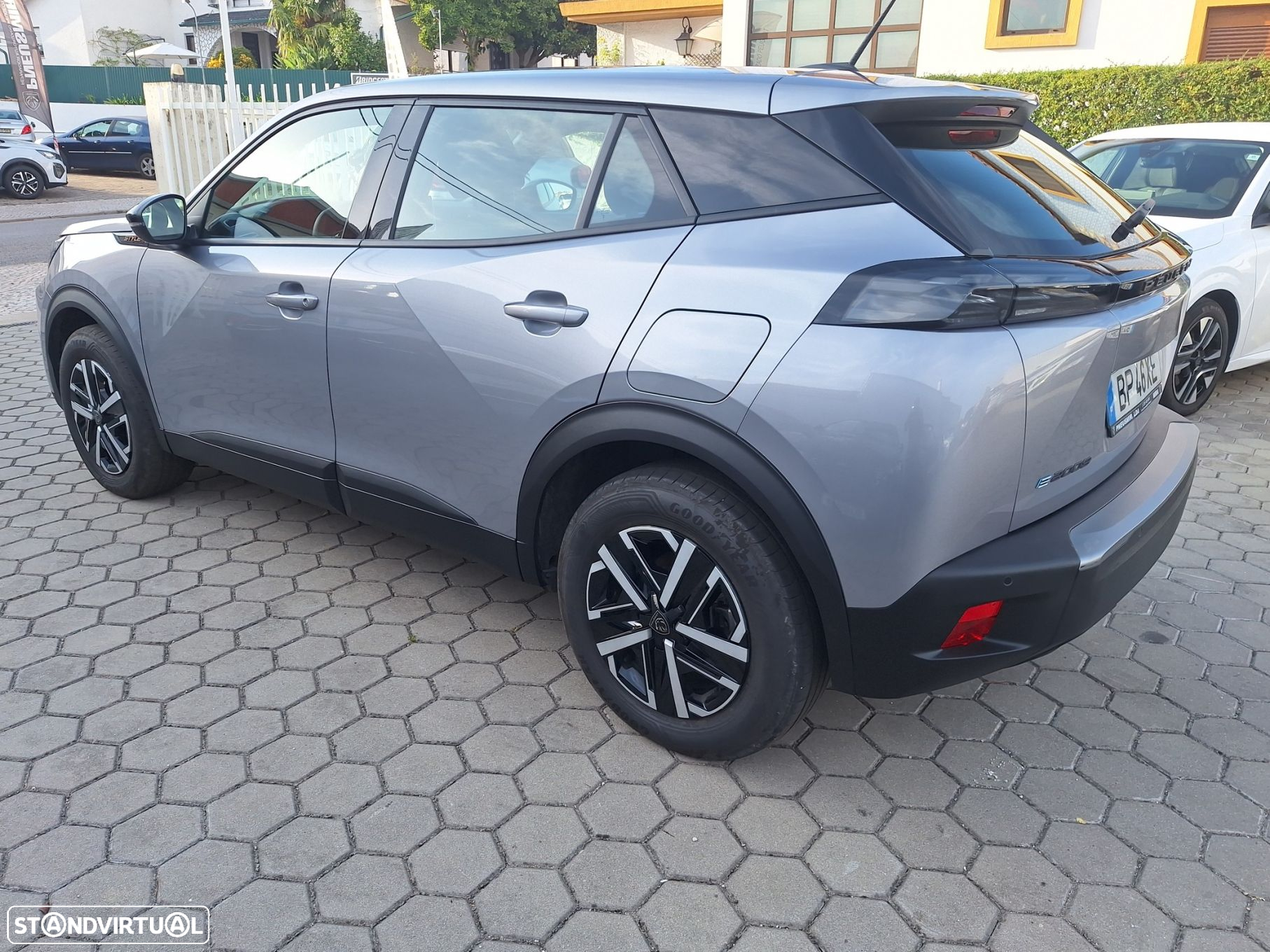 Peugeot e-2008 54 kWh SE Style - 4