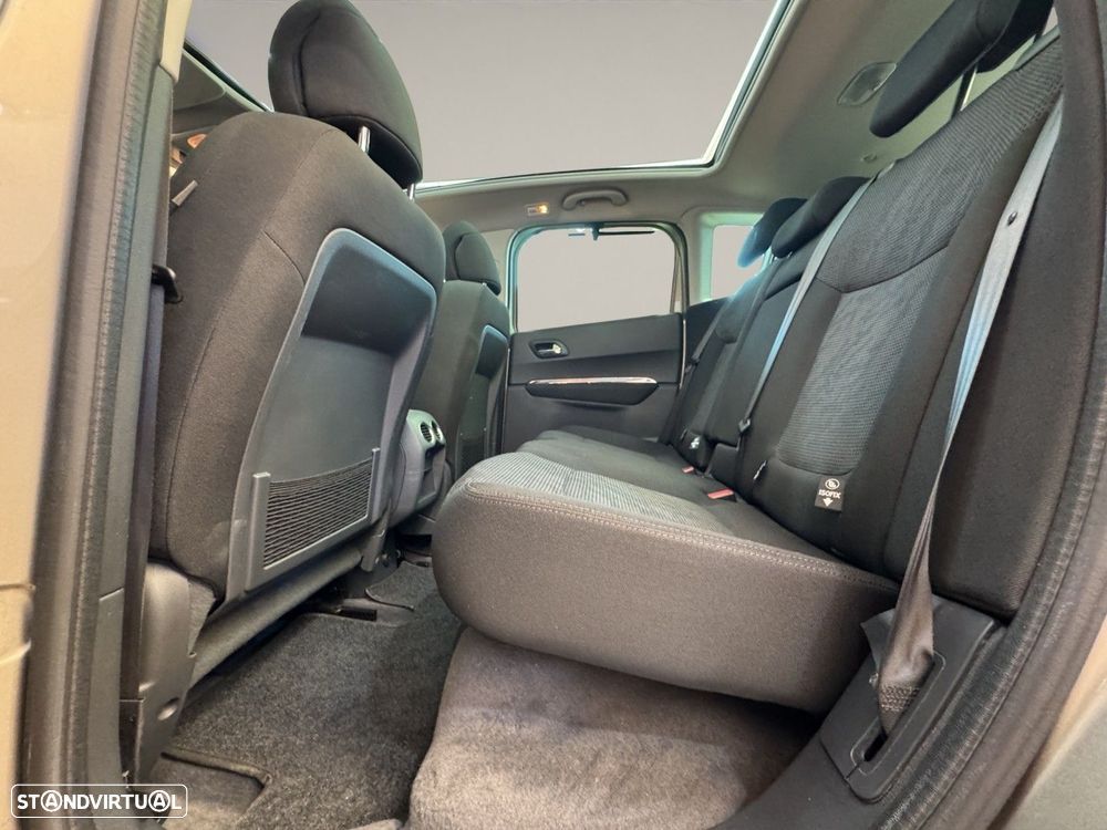 Peugeot 3008 1.6 HDi Executive CMP6 - 25