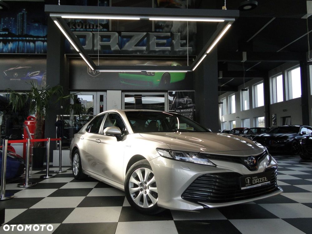 Toyota Camry - 1