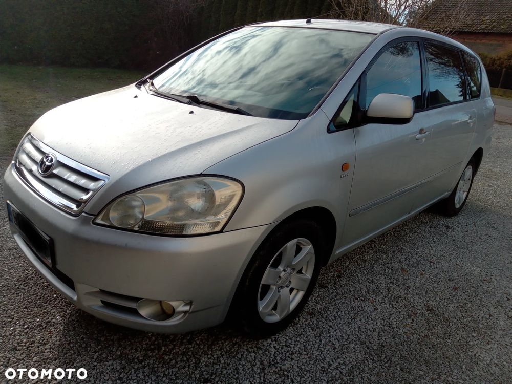 Toyota Avensis Verso - 4