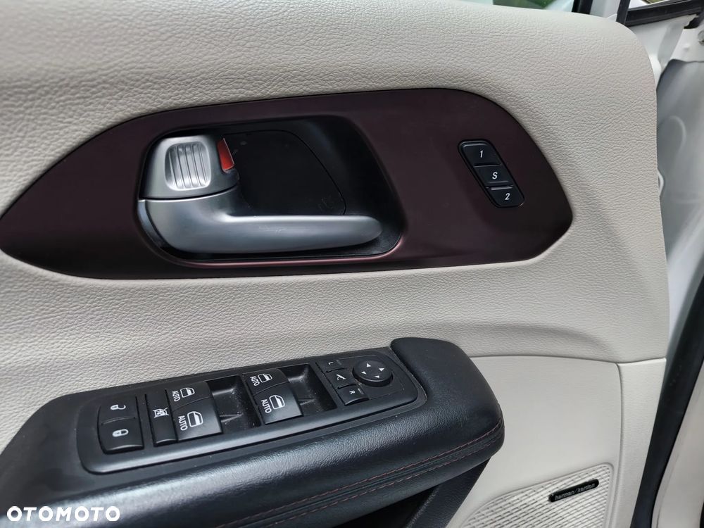 Chrysler Pacifica - 23