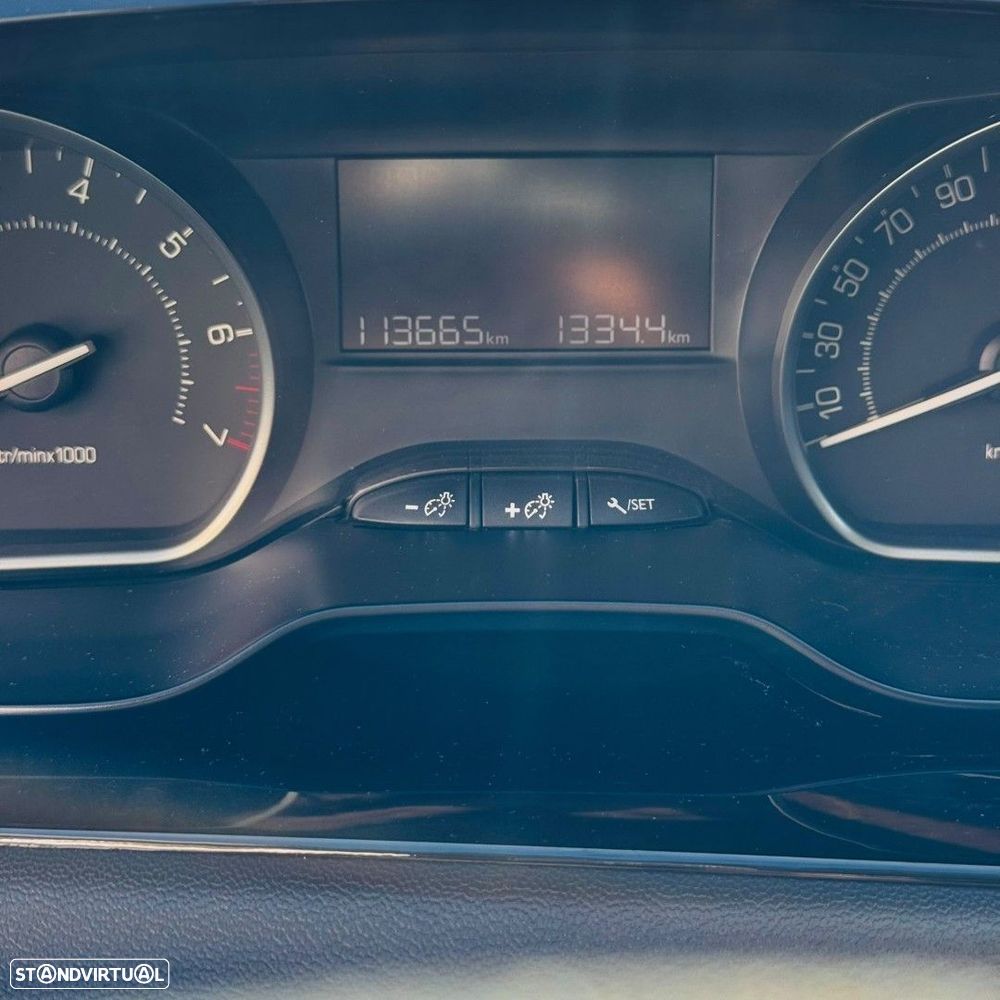 Peugeot 208 PureTech 82 Stop & Start Signature - 14