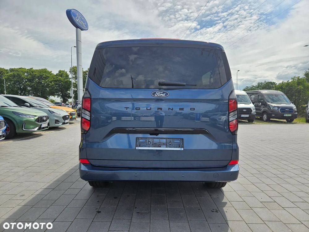 Ford Tourneo Custom - 6