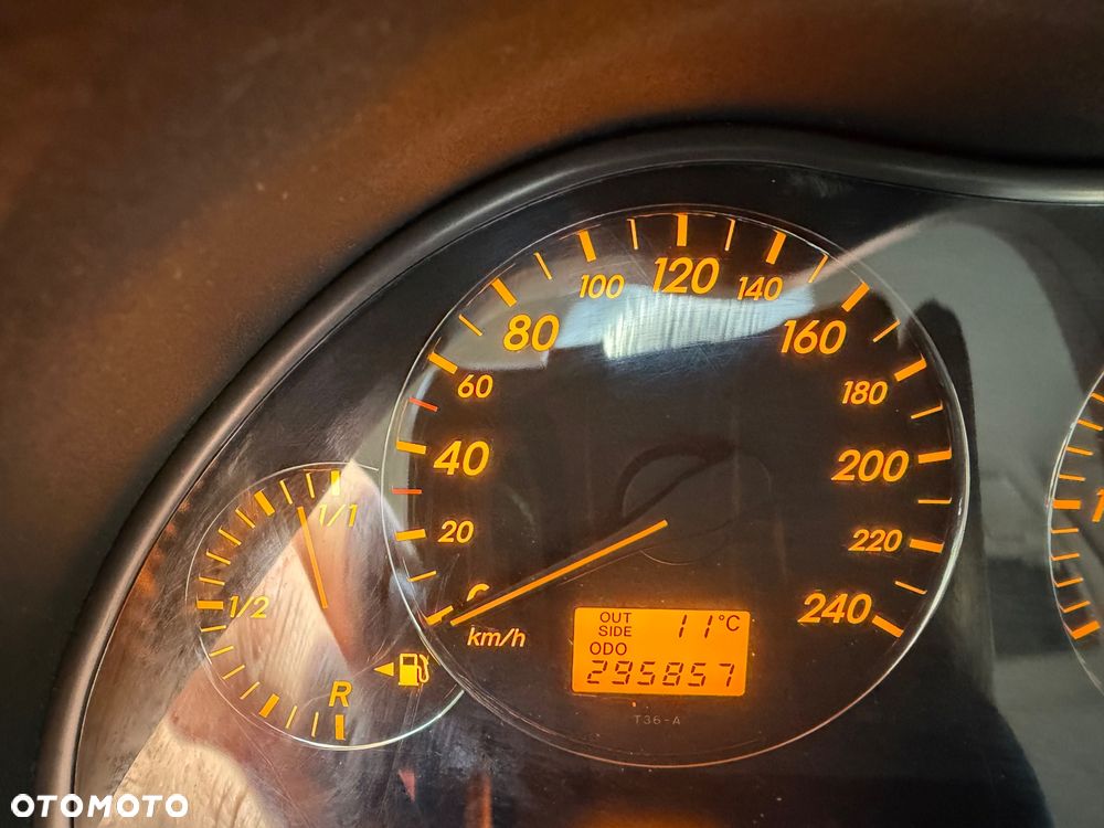 Toyota Avensis - 38