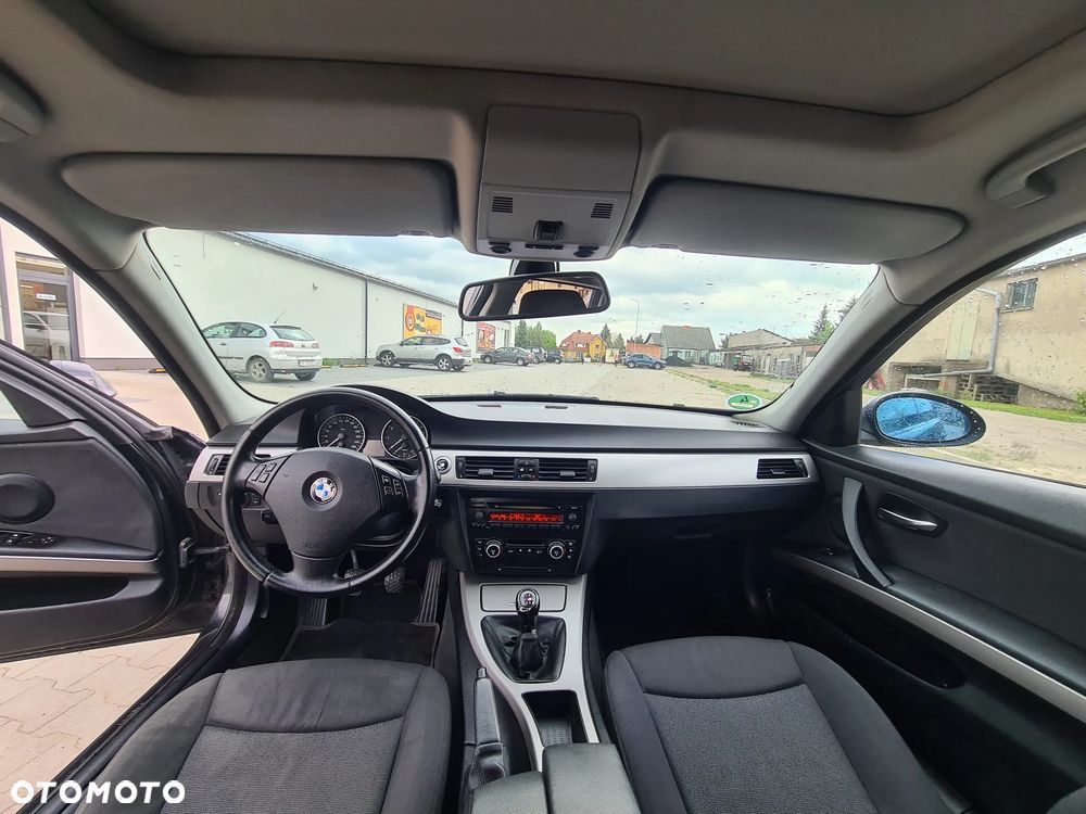 BMW Seria 3 318i - 7