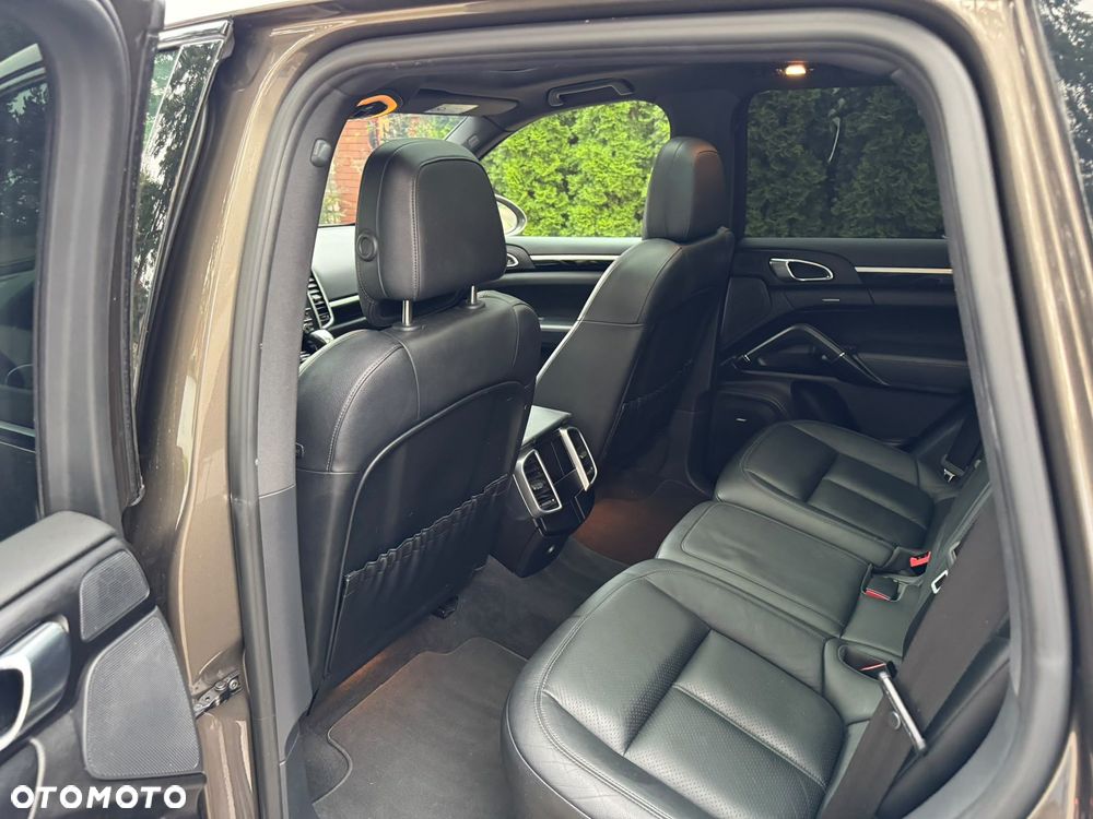Porsche Cayenne Platinum Edition - 17