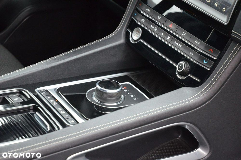 Jaguar F-Pace 2.0 i4P AWD R-Sport - 23