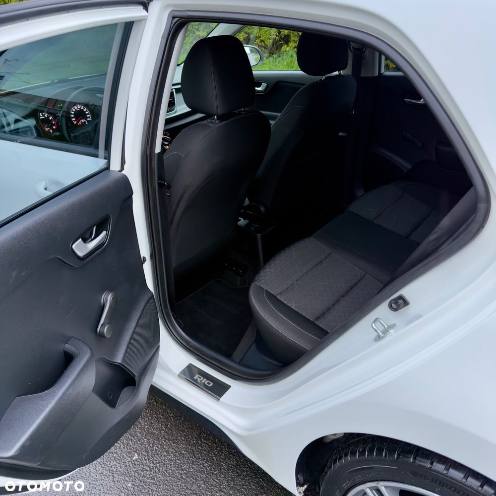 Kia Rio 1.0 T-GDI 100 Dream-Team Edition - 17