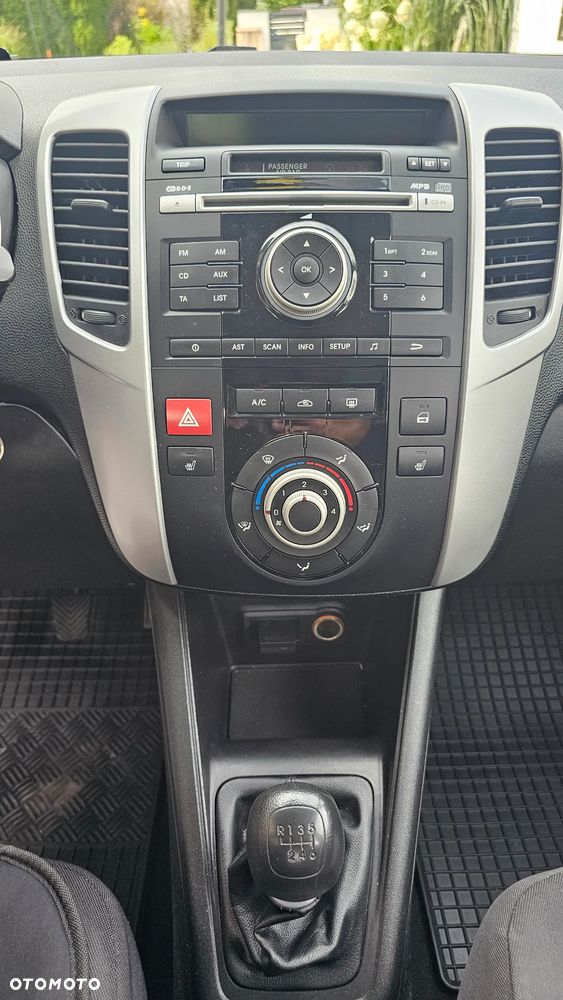 Kia Venga - 17