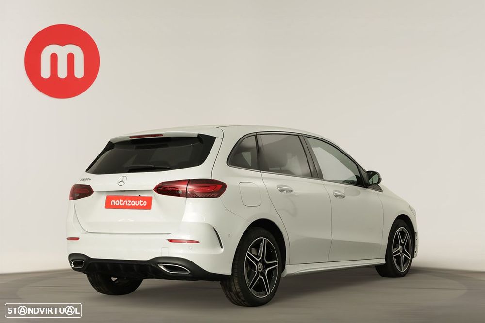 Mercedes-Benz B 250 e AMG Line — fotografia 4