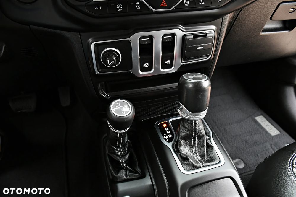 Jeep Wrangler GME 2.0 Turbo Sahara - 23
