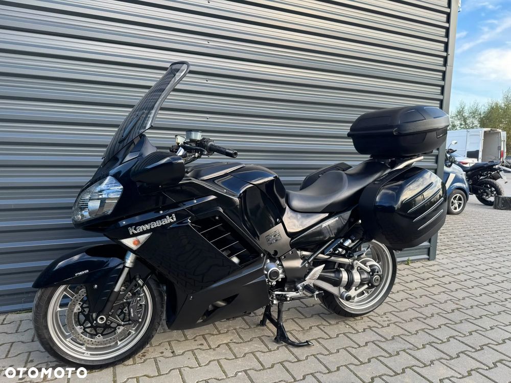 Kawasaki GTR - 3