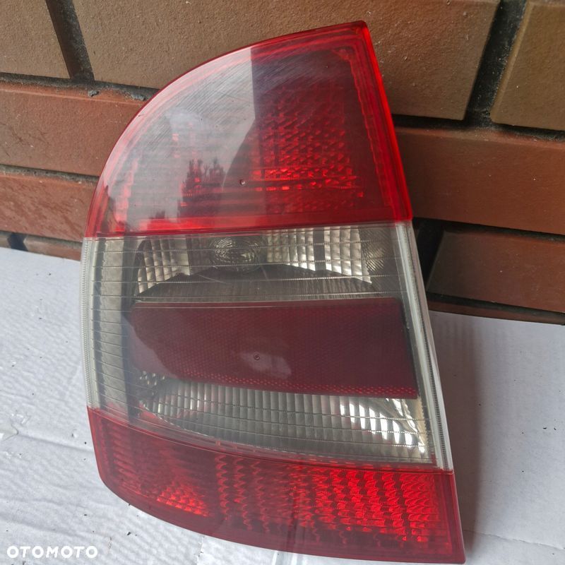 SKODA SUPERB 06-08 LAMPA TYŁ LEWA 3U5945095A VISTEON - 1