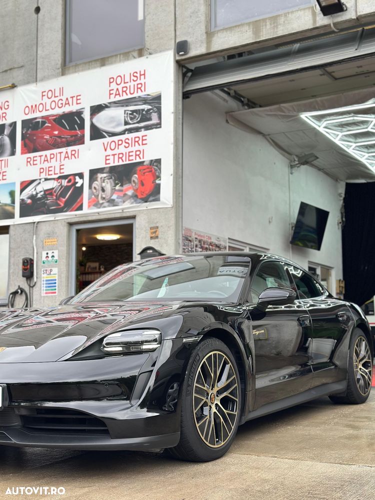 Porsche Taycan - 12