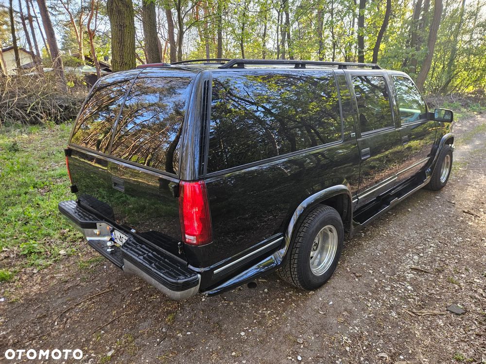 Chevrolet Suburban - 5