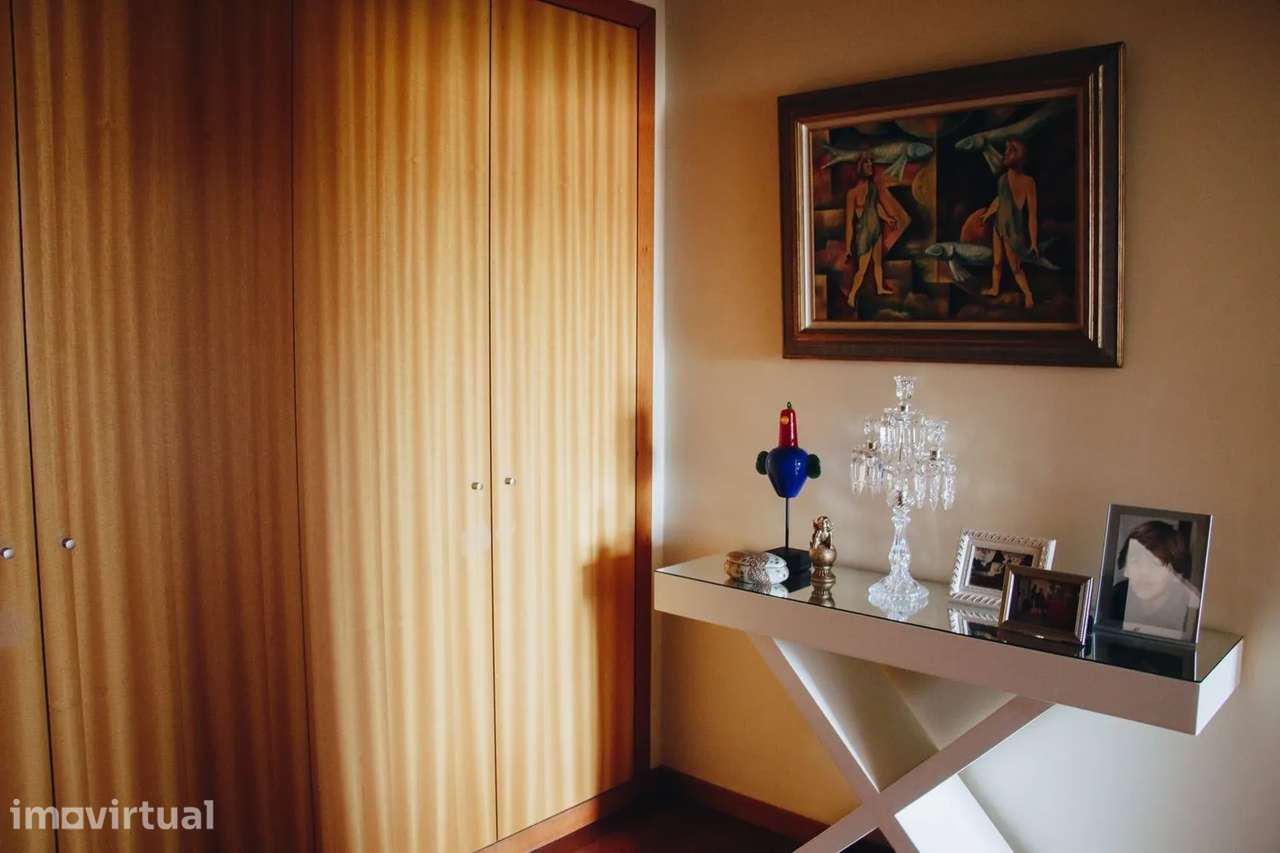 Apartamento T5 triplex  3 frentes, piscina e Garagem - Grande imagem: 3/25