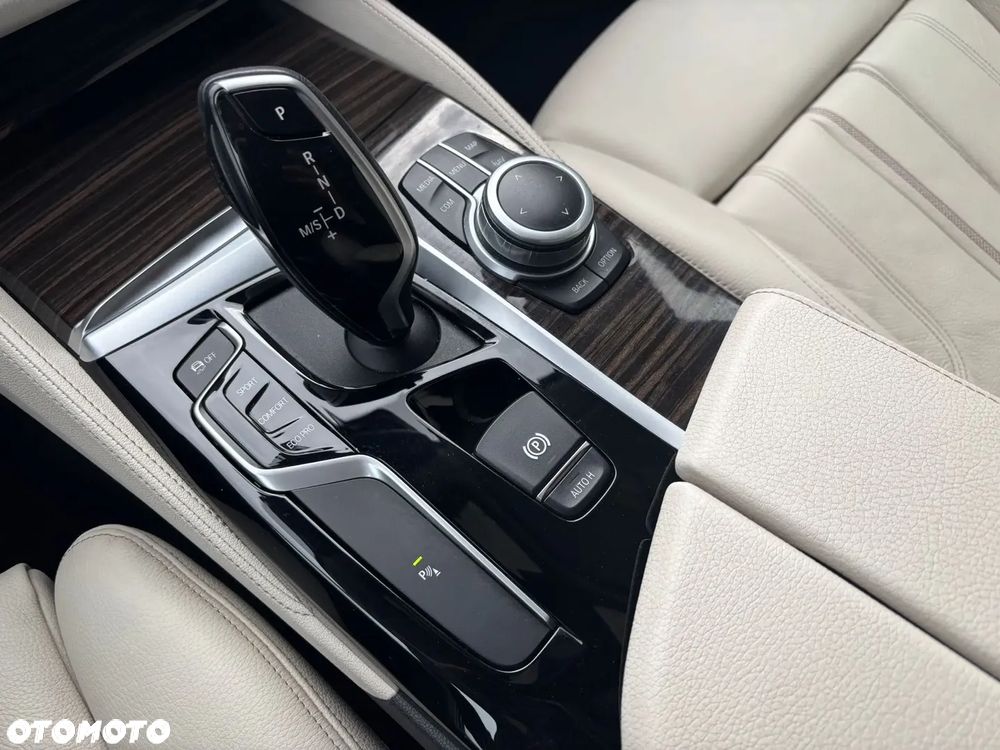 BMW Seria 5 520d Luxury Line - 13