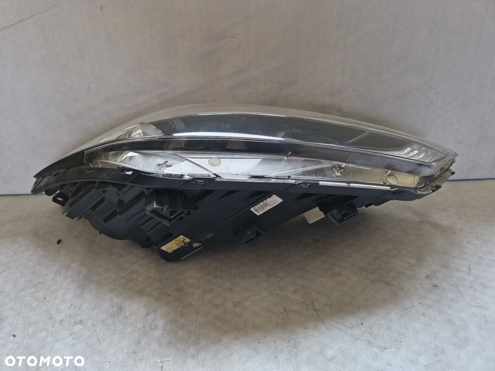 Hyundai Tuscon 3 III Lampa Prawa 92102-D7200 - 2