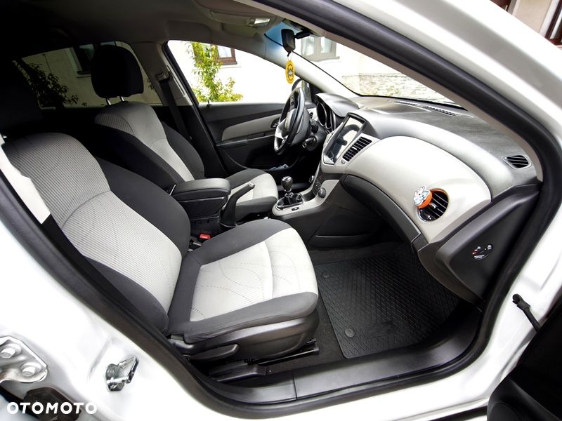 Chevrolet Cruze 1.6 LS - 36
