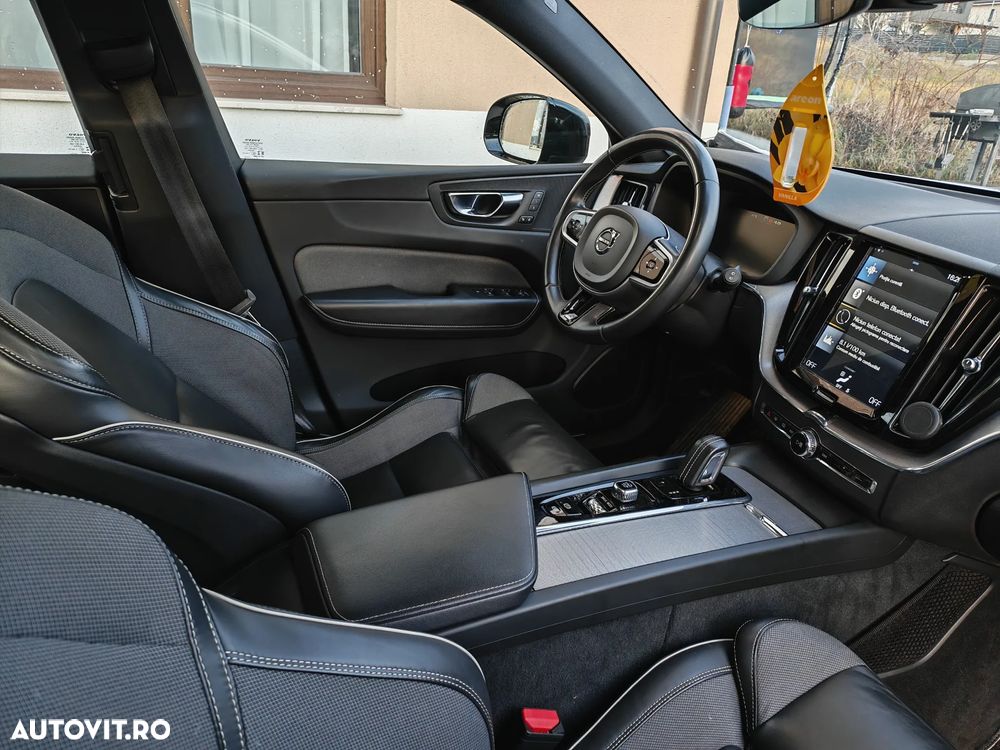 Volvo XC 60 B4 MHEV AWD R-Design - 6