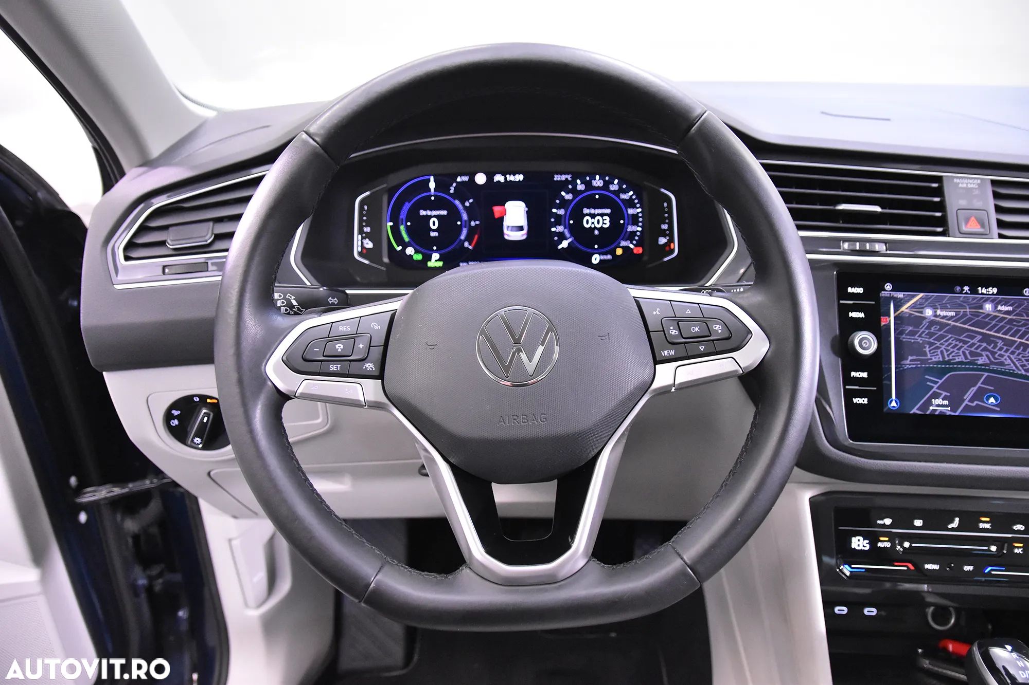 Volkswagen Tiguan - 16