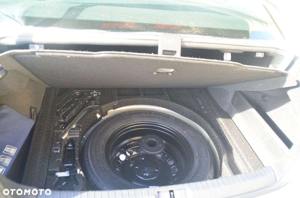 Volkswagen Passat - 11