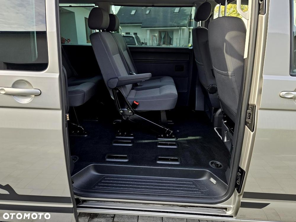 Volkswagen Caravelle - 24