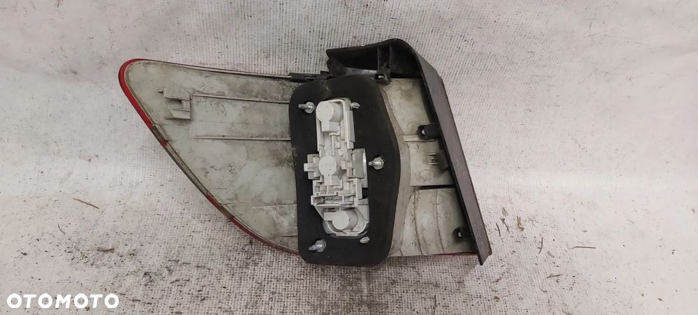 .  TYL TYLNA LAMPA PRAWA MERCEDES BENZ B-KLASA W245 - 3