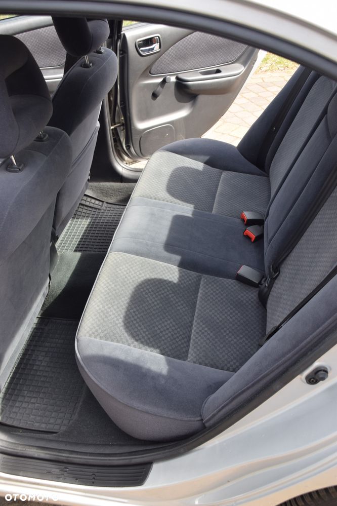 Toyota Avensis 1.6 VVT-i Terra - 12