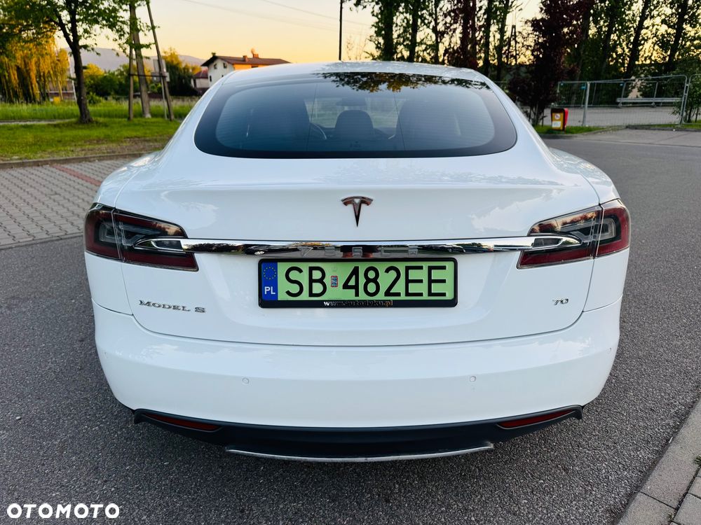 Tesla Model S - 12