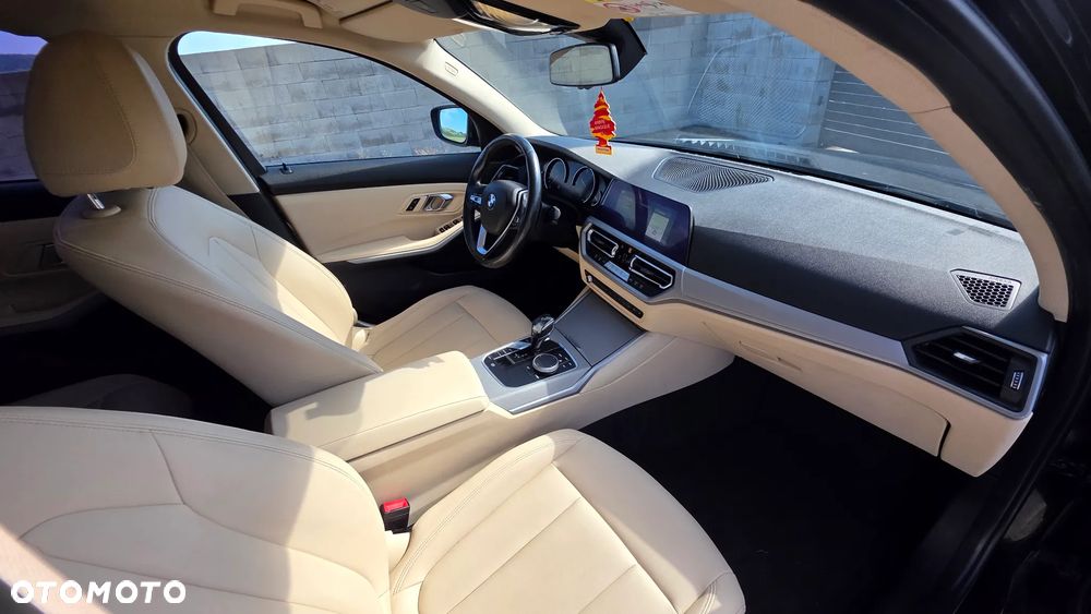 BMW Seria 3 318d Sport Line Shadow - 13