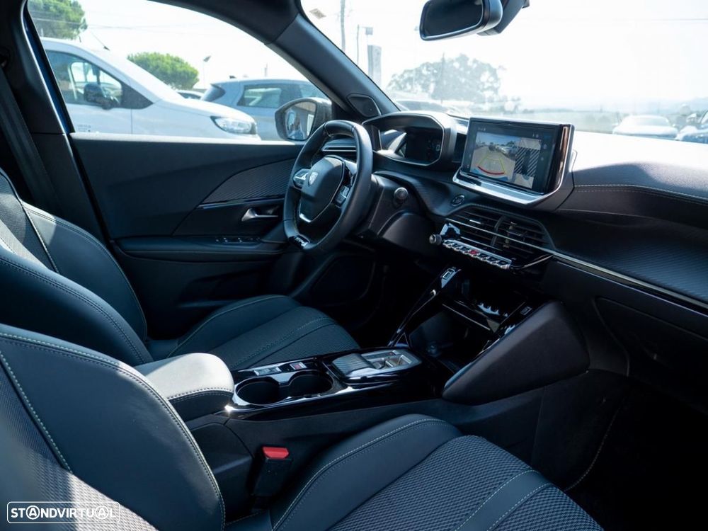 Peugeot e-2008 54 kWh GT - 17