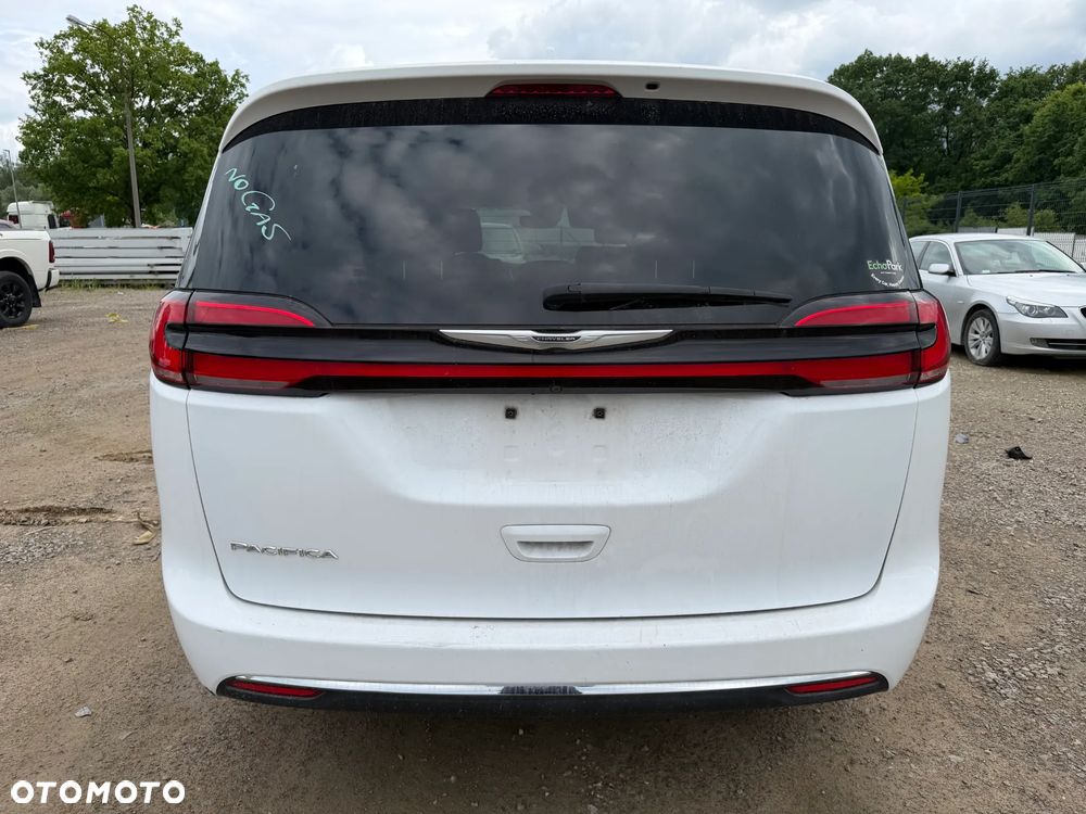 Chrysler Pacifica - 4
