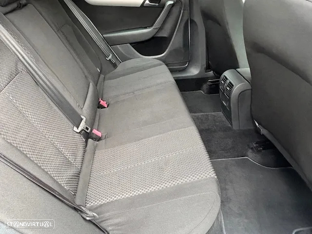VW Passat 1.6 TDI BlueMotion - 27