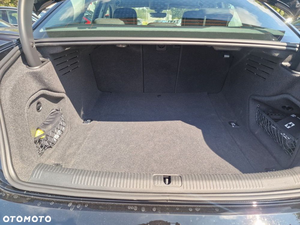 Audi A4 Limousine - 13