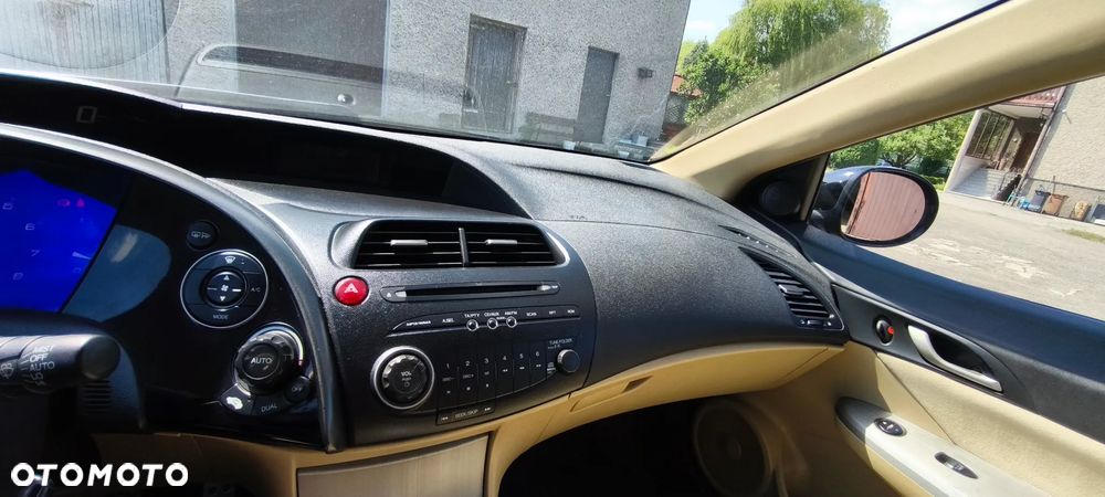 Honda Civic 1.8 Executive - 23
