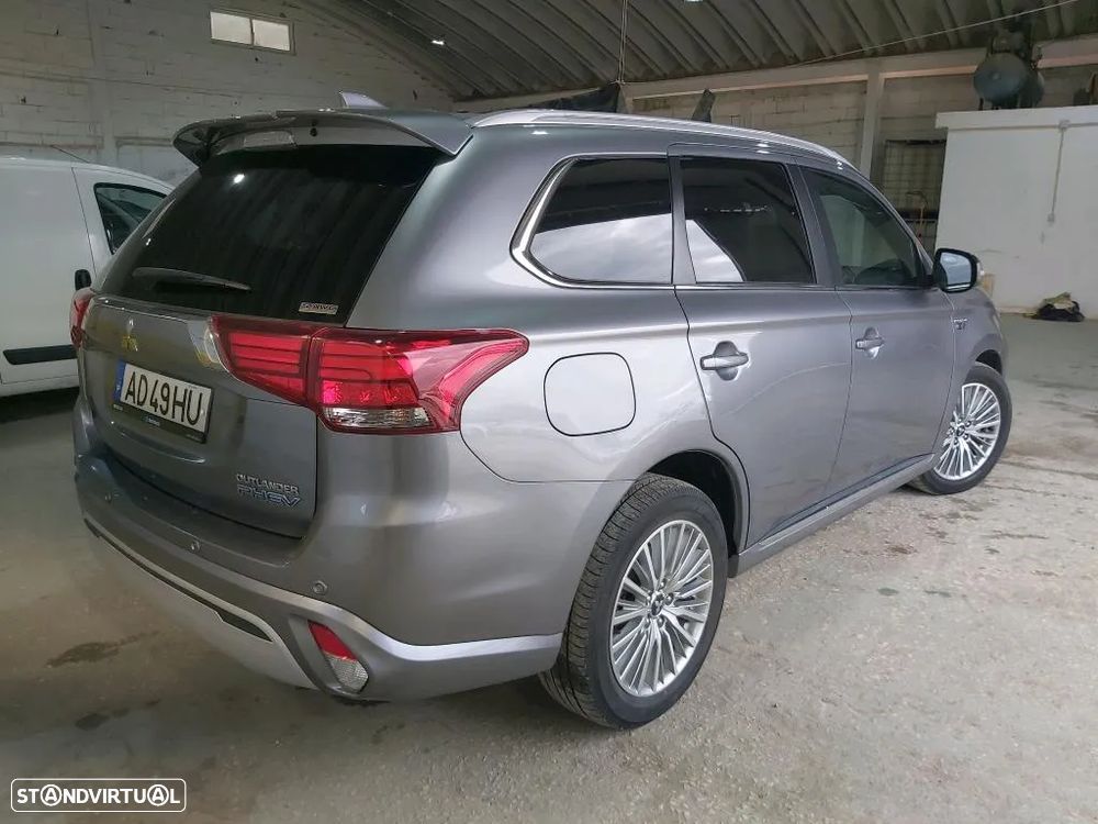 Mitsubishi Outlander 2.4 PHEV Instyle - 3