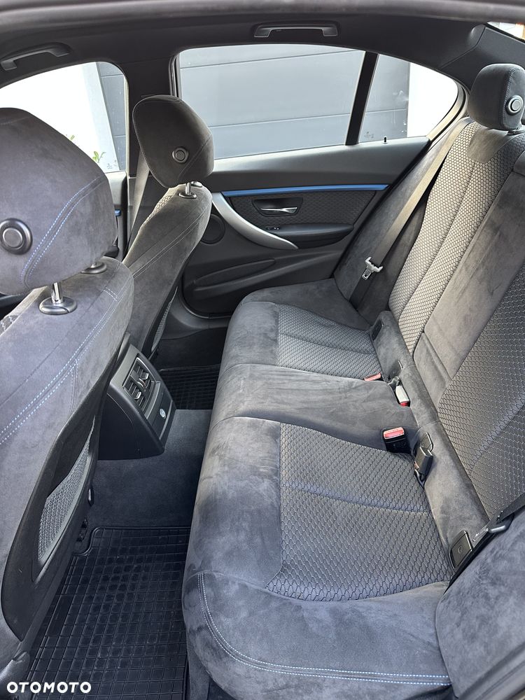 BMW Seria 3 320d xDrive M Sport - 27