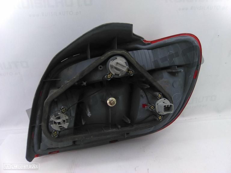 Farolim Trás Painel Esquerdo  Toyota Yaris I (p10) [1999_2005] - 2