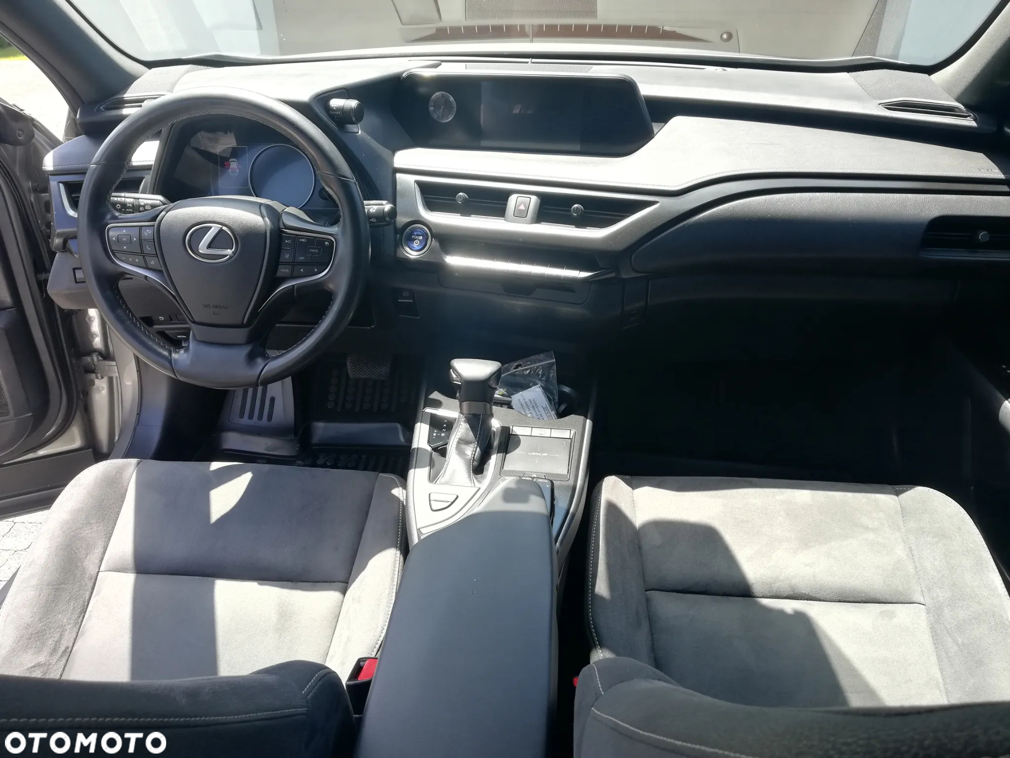 Lexus UX - 10