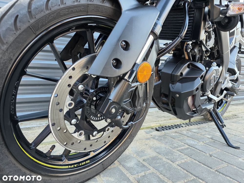 Yamaha MT - 27